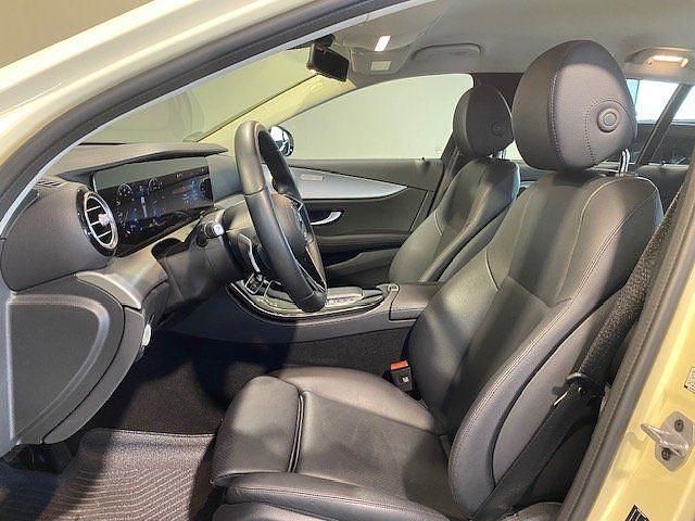 Gebraucht Mercedes E220 Avantgarde 200 PS (147 kW) 2023 Hellelfenbein Kombi