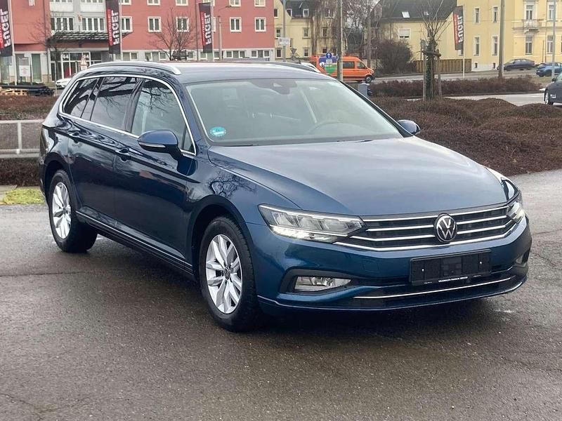 Gebraucht VW Passat Business 150 PS (110 kW) 2023 Aquamarinblau metallic Kombi