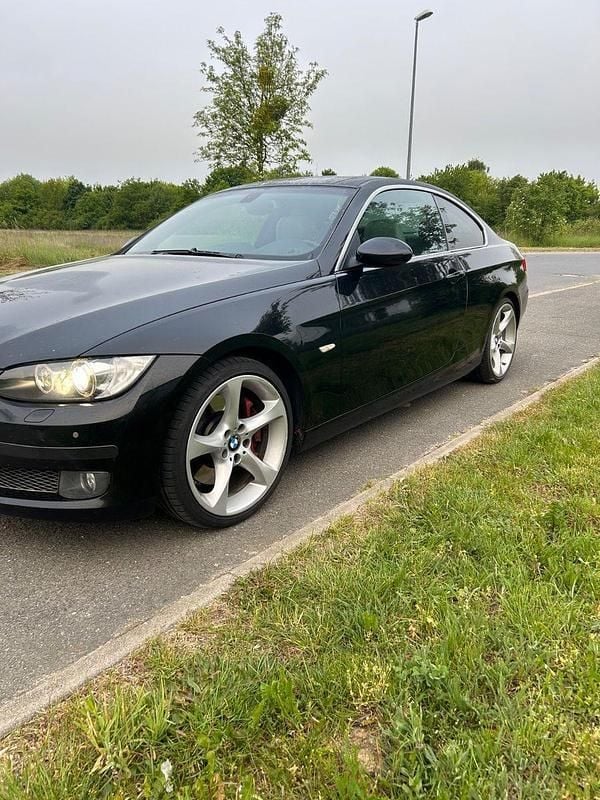 Schwarz Gebraucht 2007 BMW 335 Sport Line Coupé | 8.600 € (Fairer Preis) - Bild 1/4