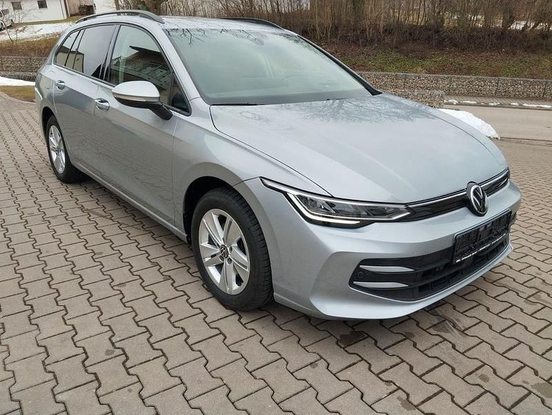 Gebraucht VW Golf VIII Life 150 PS (110 kW) 2024 Silber Kombi