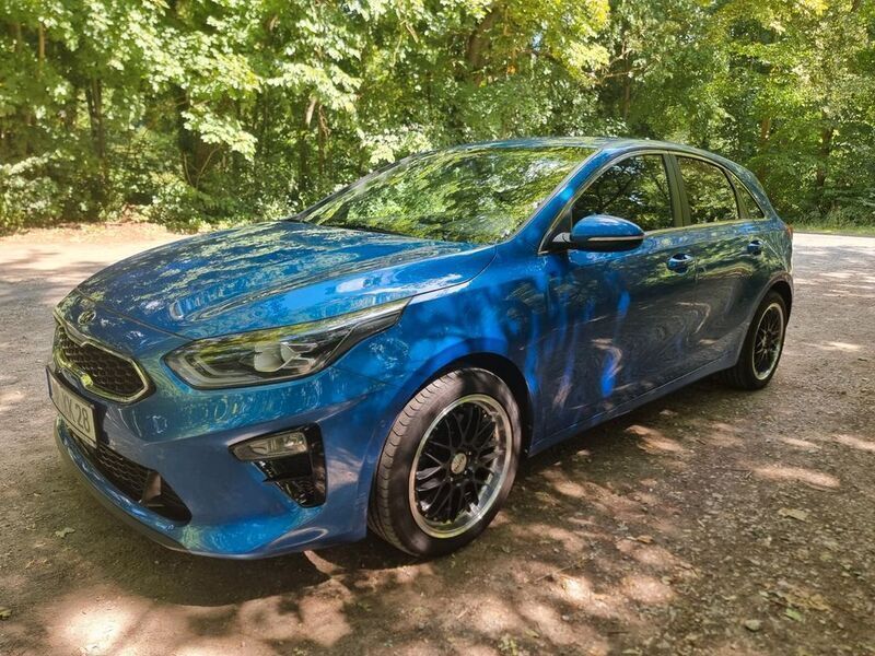 Blau Gebraucht 2018 Kia Ceed Spirit Limousine | 15.999 € (Fairer Preis) - Bild 1/4