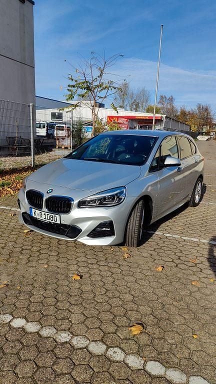 Silber Gebraucht 2021 BMW 218 Active Tourer M Sport Van / Kleinbus | 26.200 € (Etwas zu teuer) - Bild 1/4