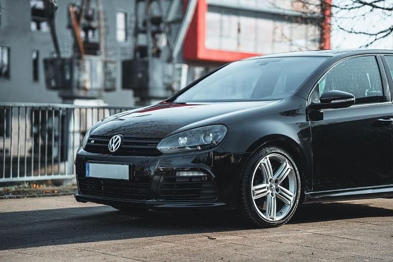 Gebraucht VW Golf VI R 271 PS (199 kW) 2011 Schwarz Kleinwagen