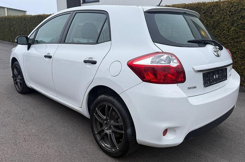 Gebraucht Toyota Auris 100 PS (73 kW) 2011 Weiß Limousine
