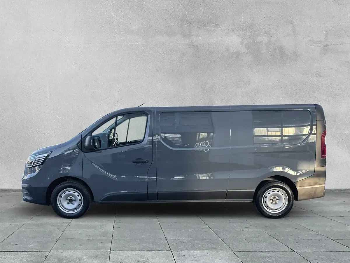 Gebraucht Renault Trafic Komfort 131 PS (96 kW) 2022 Grau Van / Kleinbus