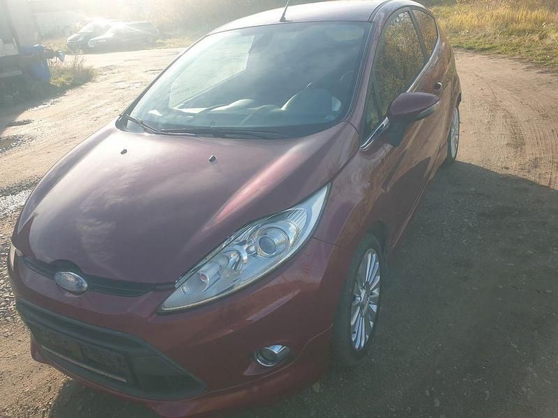 Rot Gebraucht 2009 Ford Fiesta Titanium Limousine | 1.800 € (Guter Preis) - Bild 1/4