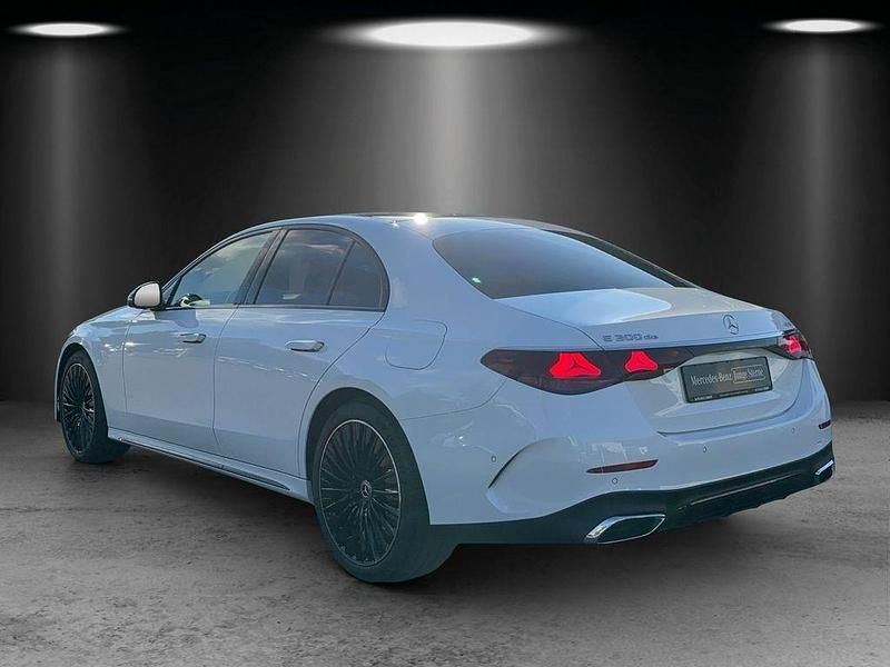 Gebraucht Mercedes E300 AMG 197 PS (144 kW) 2024 Manufaktur lack opalithweiß br Limousine