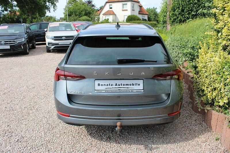 Gebraucht Skoda Octavia Clever 150 PS (110 kW) 2022 Grau Kombi