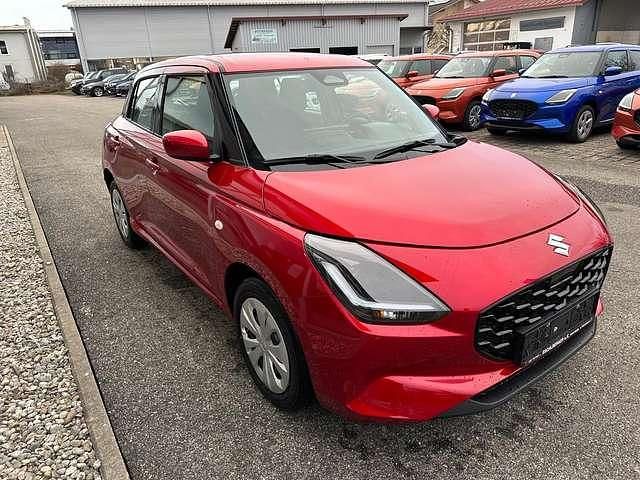 Neu Suzuki Swift Club 83 PS (61 kW) 2025 Flame orange pearl met... Kleinwagen