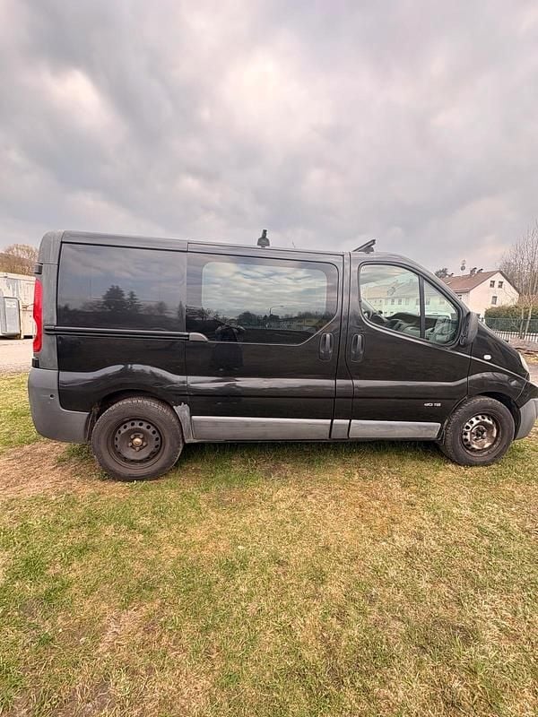 Second-hand Renault Trafic 114 CP (83 kW) 2014 Negru Monovolum