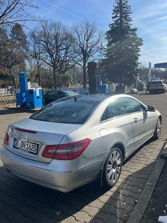 Second-hand Mercedes E250 204 CP (150 kW) 2010 Gri Coupe