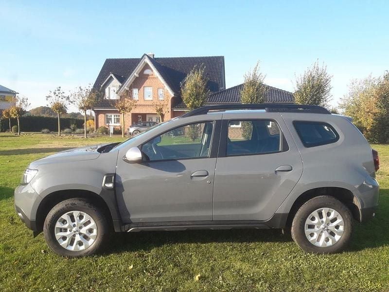 Städtisches grau Gebraucht 2024 Dacia Duster Expression SUV | 21.690 € (Fairer Preis) - Bild 1/4