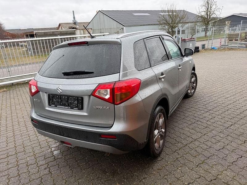 Gebraucht Suzuki Vitara 120 PS (88 kW) 2018 Grau SUV