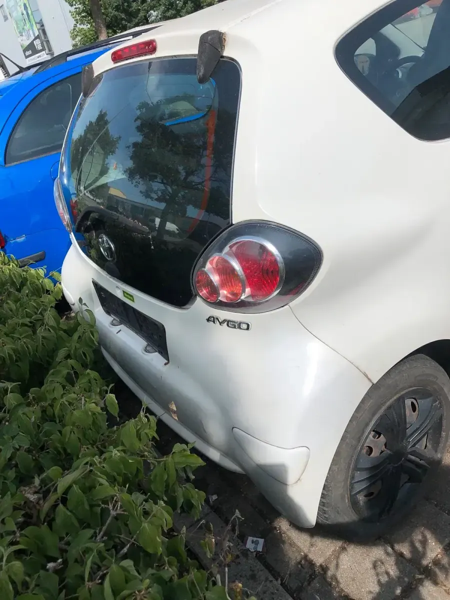 Gebraucht Toyota Aygo 68 PS (50 kW) 2011 Weiß Kleinwagen