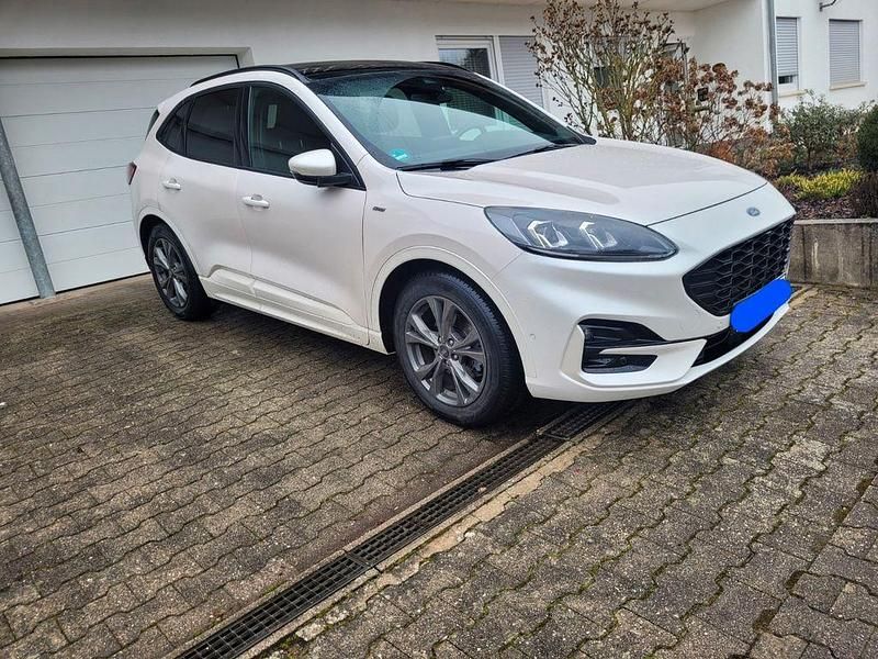 Gebraucht Ford Kuga ST-Line 150 PS (110 kW) 2022 Weiß SUV
