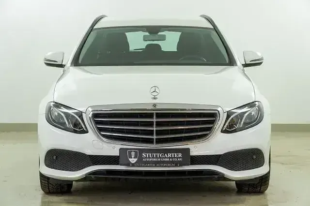 Gebraucht Mercedes E220 194 PS (142 kW) 2019 Weiß Kombi