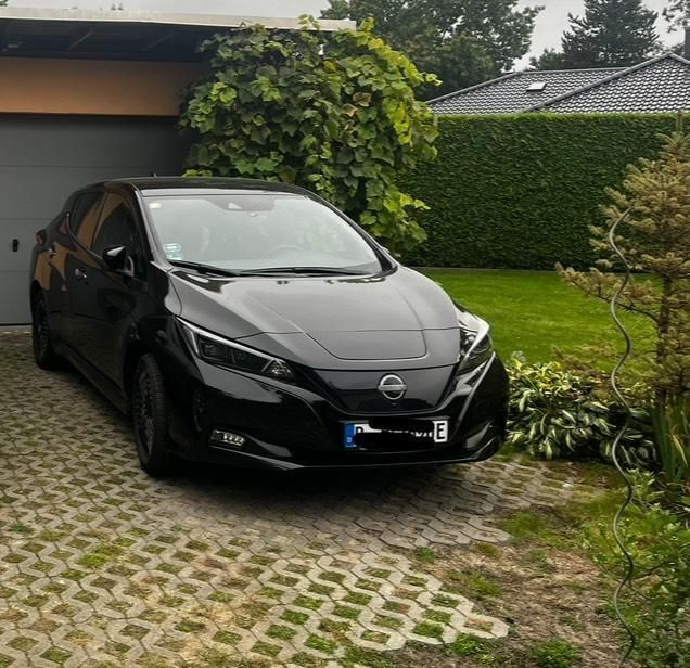 Schwarz Gebraucht 2022 Nissan Leaf N-Connecta Kleinwagen | 17.400 € (Superpreis) - Bild 1/4