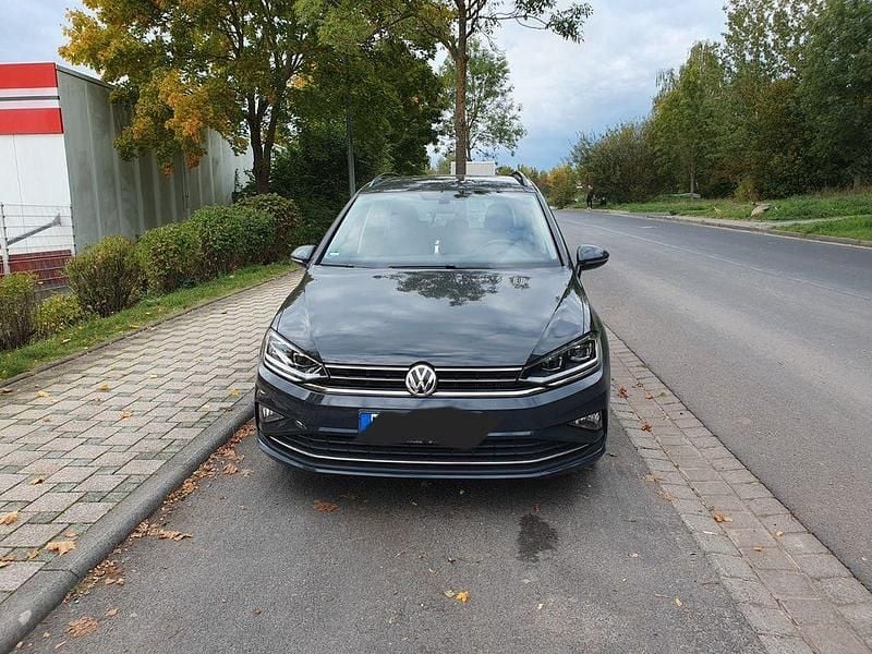 Grau Gebraucht 2019 VW Golf Sportsvan Highline Van / Kleinbus | 13.500 € (Guter Preis) - Bild 1/4