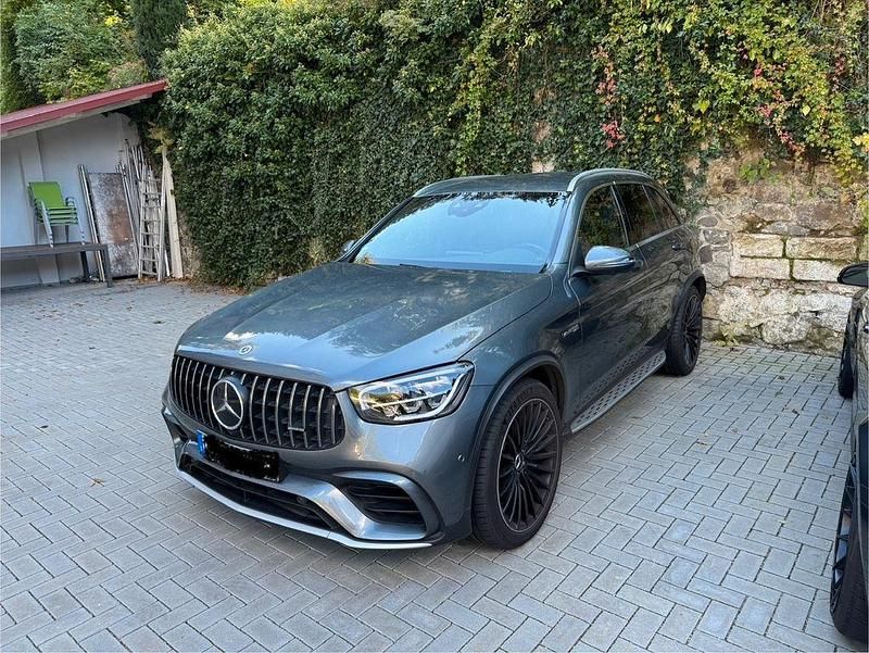 Grau Gebraucht 2022 Mercedes GLC63 AMG AMG SUV | 69.000 € (Etwas zu teuer) - Bild 1/4