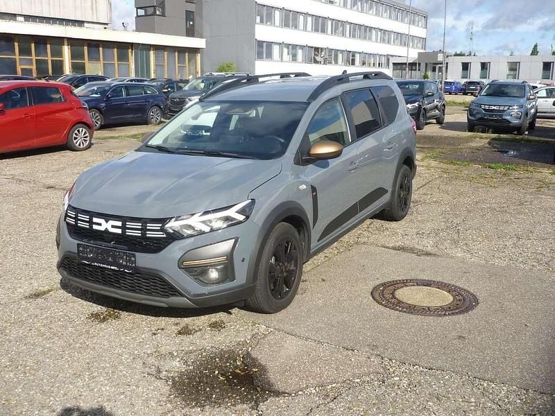 Zedergrün Gebraucht 2024 Dacia Jogger Extreme Kombi | 20.490 € (Fairer Preis) - Bild 1/4