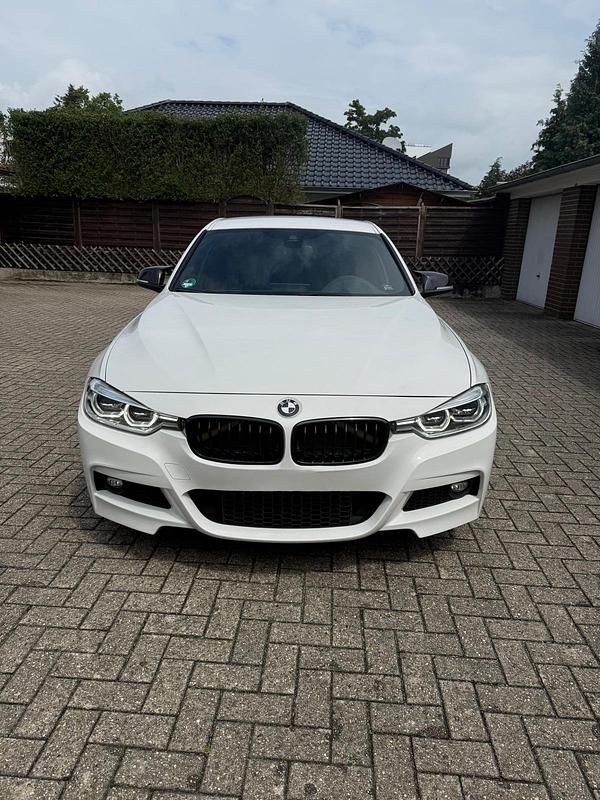 Weiß Gebraucht 2017 BMW 330 M Sport Limousine | 18.500 € (Guter Preis) - Bild 1/4
