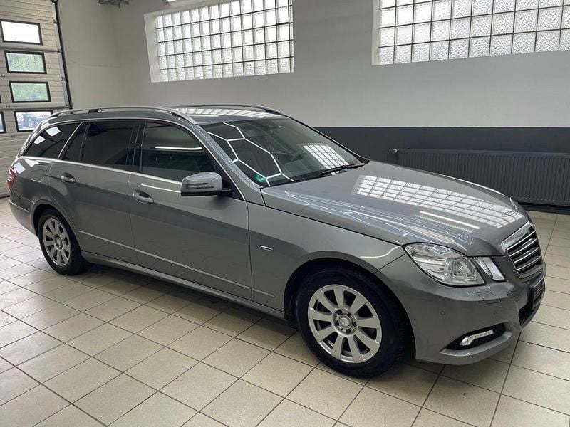 Silber Gebraucht 2010 Mercedes E200 Kombi | 6.800 € (Guter Preis) - Bild 1/4