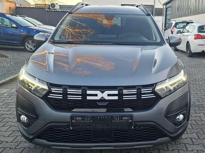 Gebraucht Dacia Jogger Expression 110 PS (80 kW) 2024 Dolomitgrau Van / Kleinbus