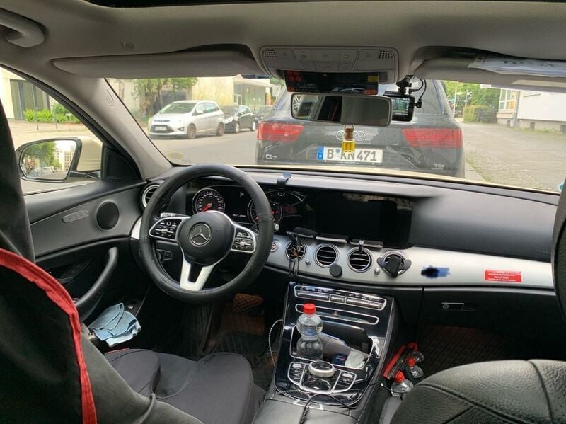 Schwarz Gebraucht 2018 Mercedes E200 Limousine | 11.450 € (Superpreis) - Bild 1/4
