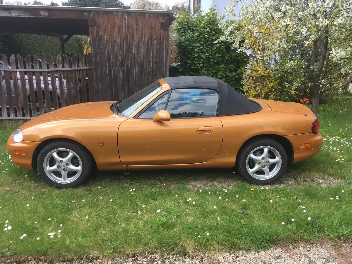 Gebraucht Mazda MX5 Edition 81 PS (59 kW) 1999 Gold Cabrio
