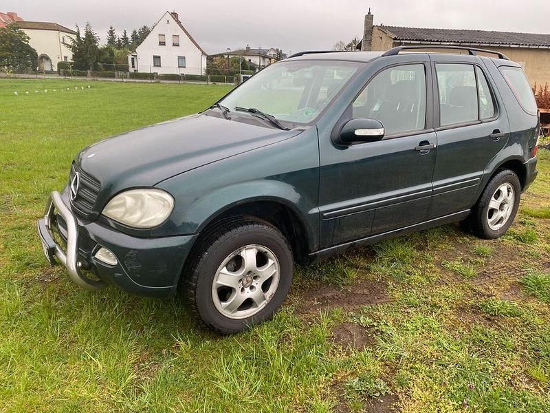 Second-hand Mercedes ML270 163 CP (119 kW) 2001 Verde SUV