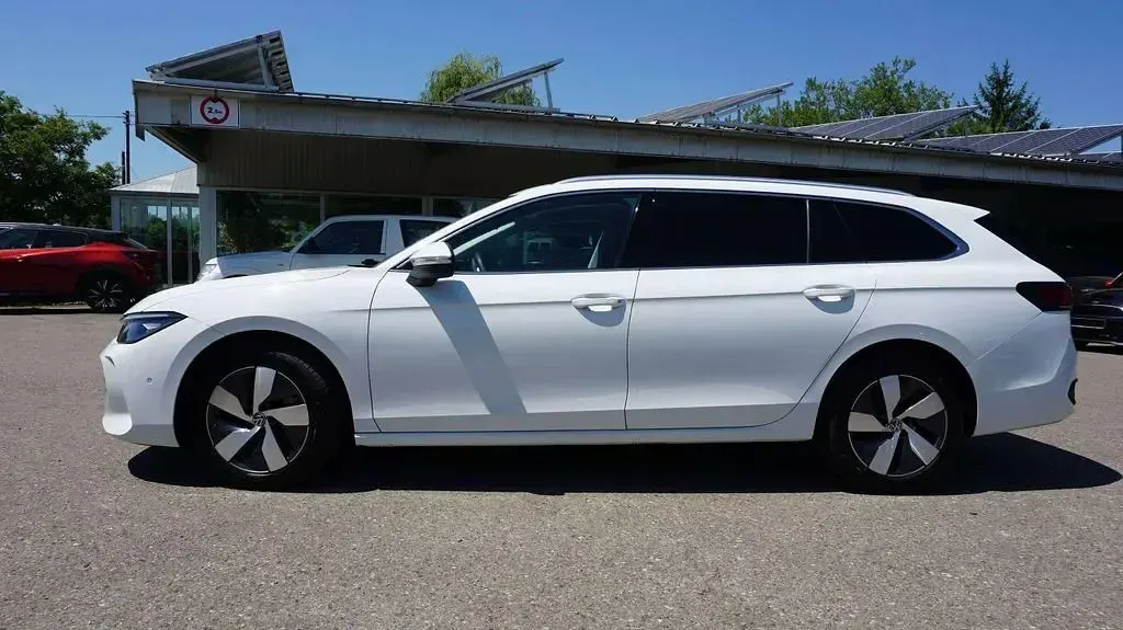 Gebraucht VW Passat Active 150 PS (110 kW) 2025 Weiß Kombi
