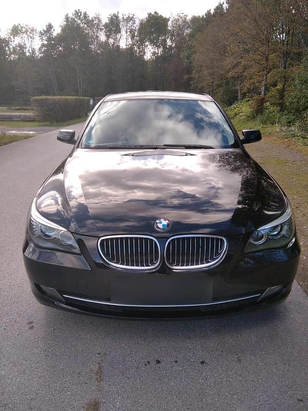 Gebraucht BMW 525 197 PS (144 kW) 2008 Schwarz Limousine