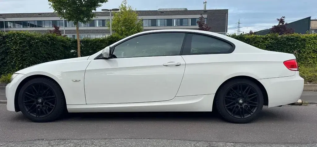 Gebraucht BMW 320 M Sport 170 PS (125 kW) 2010 Weiß Coupé