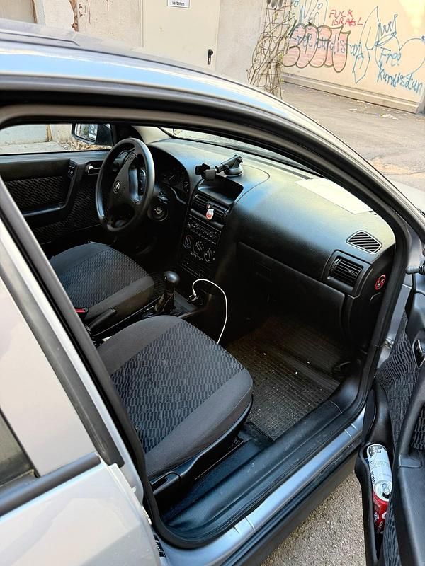 Gebraucht Opel Astra 101 PS (74 kW) 2001 Grau Kleinwagen