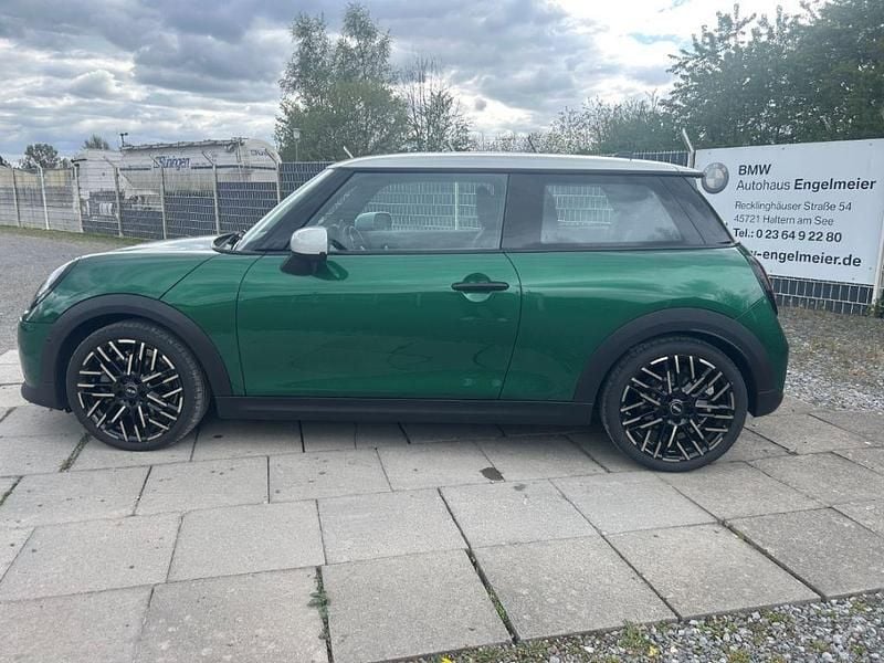 Second-hand Mini Cooper 114 kW (156 CP) 2025 Verde Hatchback