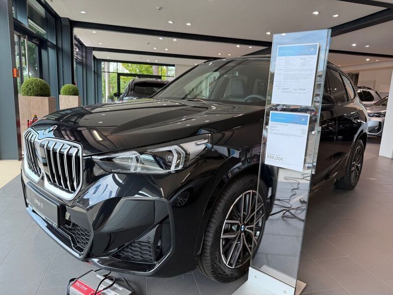 Schwarz Neu 2025 BMW X1 M Sport SUV | 50.850 € (Fairer Preis) - Bild 1/1