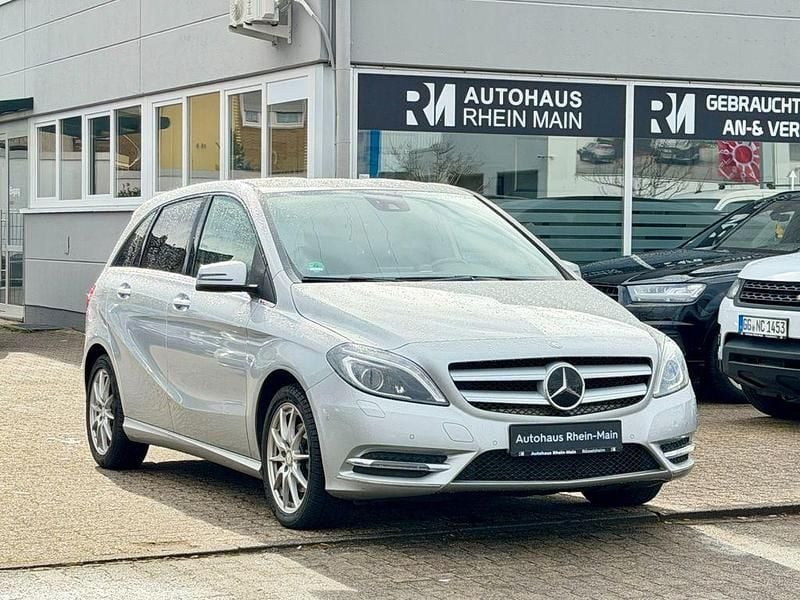 Gebraucht Mercedes B200 156 PS (114 kW) 2014 Silber Van / Kleinbus
