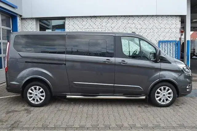Gebraucht Ford Tourneo Custom Titanium 150 PS (110 kW) 2022 Schwarz Van