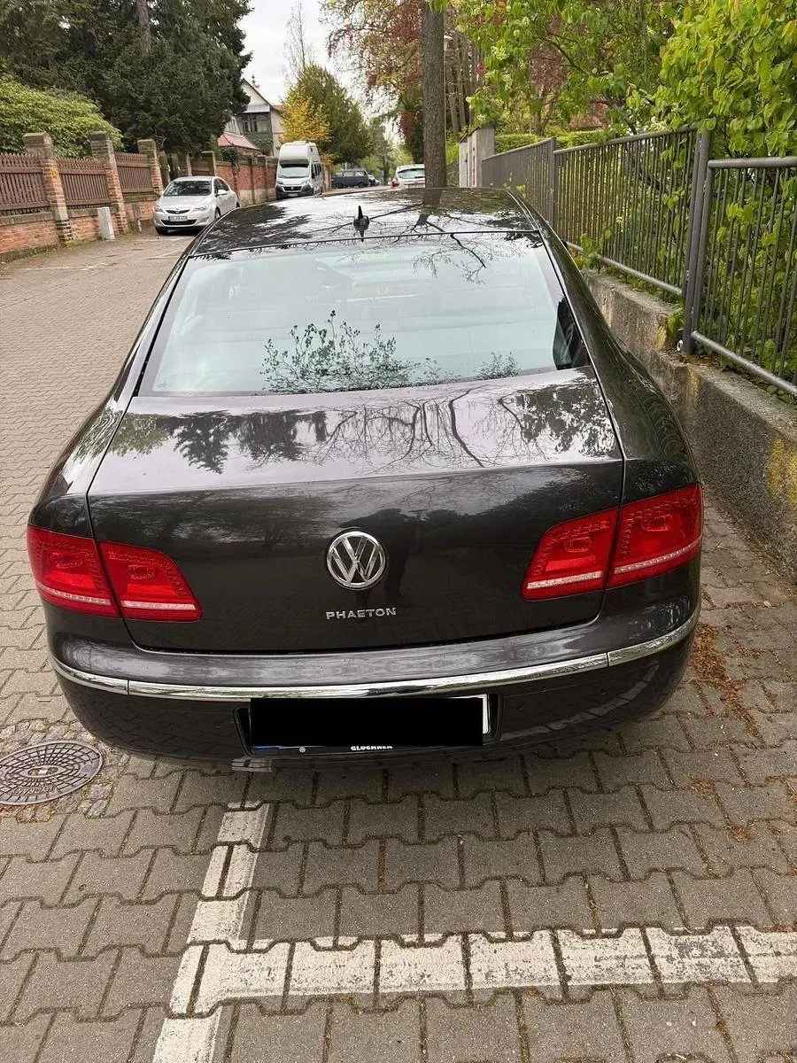Gebraucht VW Phaeton 239 PS (175 kW) 2011 Grau Limousine