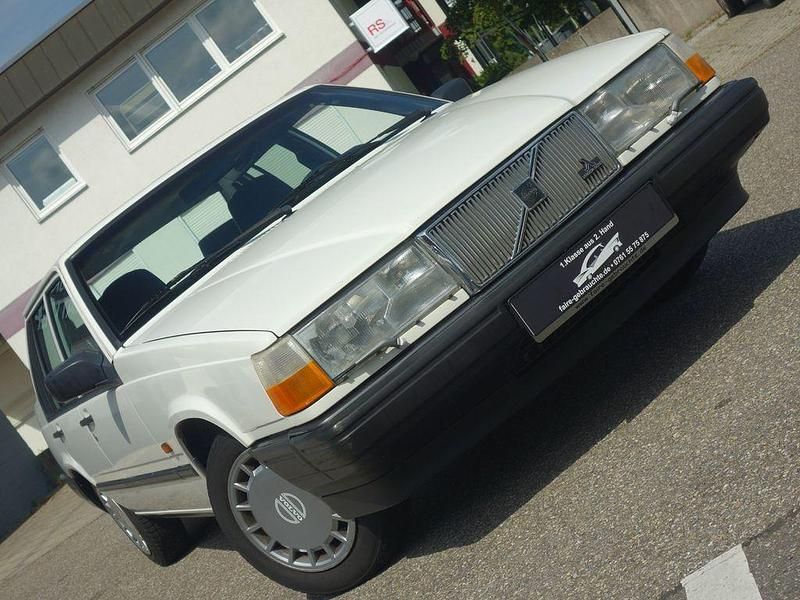 Weiß Gebraucht 1990 Volvo 940 Limousine | 4.500 € - Bild 1/4