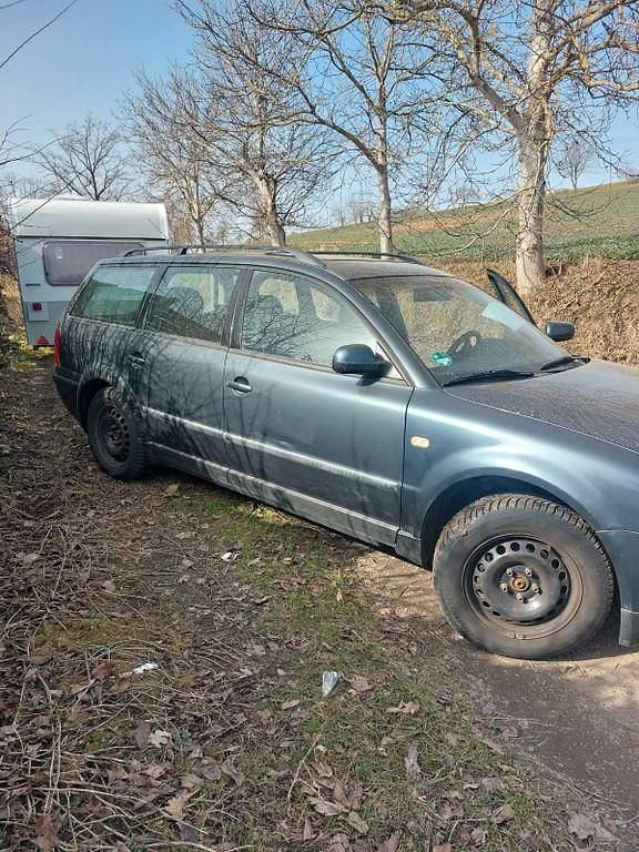 Gebraucht VW Passat Basis 101 PS (74 kW) 1999 Grün Kombi