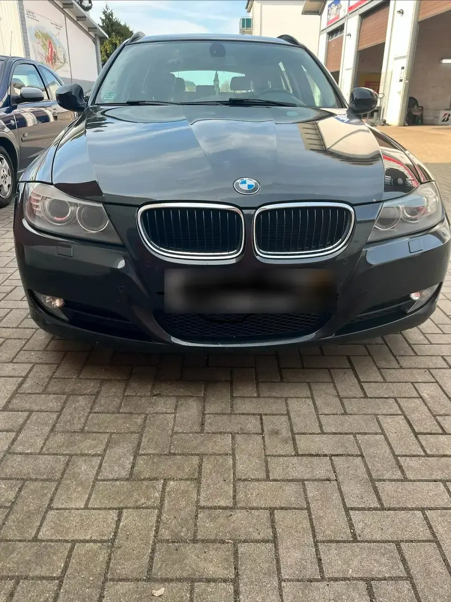 Second-hand BMW 320 140 CP (102 kW) 2012 Negru Break