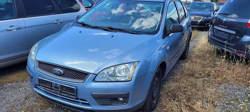 Blau Gebraucht 2006 Ford Focus Limousine | 750 € (Superpreis) - Bild 1/4