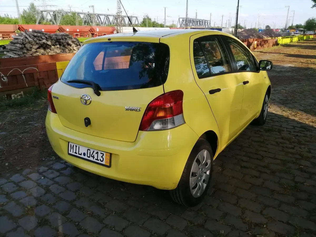 Gebraucht Toyota Yaris Sol 101 PS (74 kW) 2009 Gelb Kleinwagen