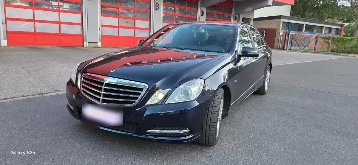 Gebraucht Mercedes E250 Avantgarde 2011 Blau Limousine