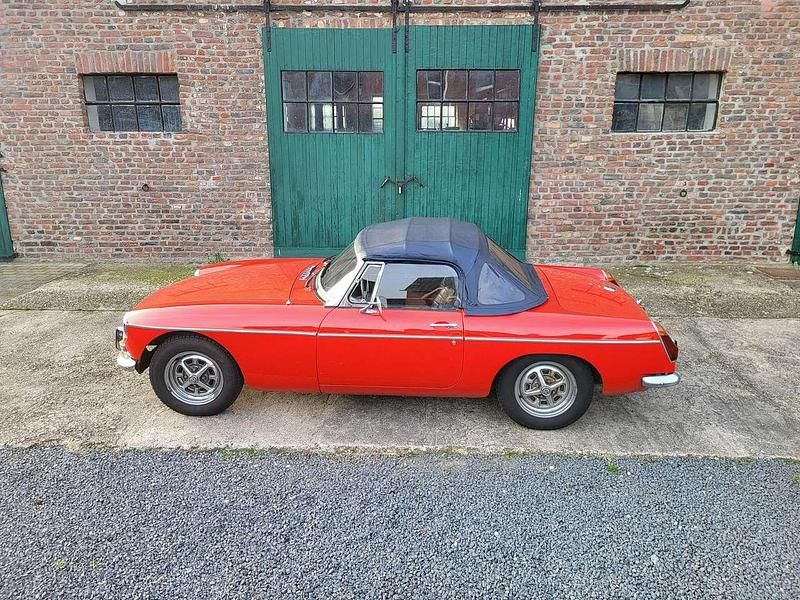 Second-hand MG B 95 CP (69 kW) 1973 Portocaliu Cabrio