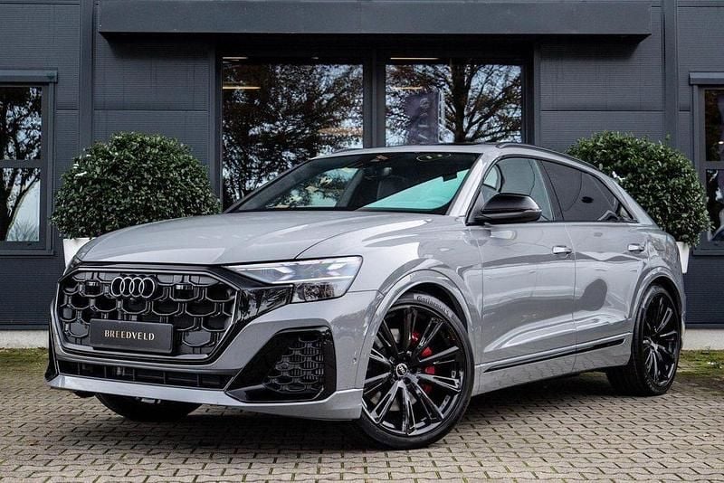 Grau Neu 2025 Audi Q8 Competition SUV | 119.500 € (Teuer) - Bild 1/4