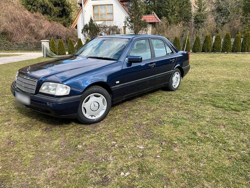 Gebraucht Mercedes C180 122 PS (89 kW) 1996 Blau Limousine
