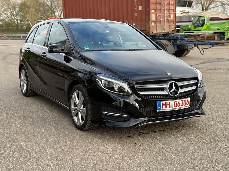 Gebraucht Mercedes B180 109 PS (80 kW) 2016 Schwarz Van / Kleinbus