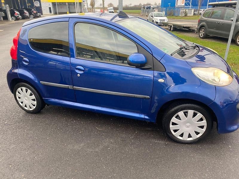 Gebraucht Peugeot 107 Urban Move 68 PS (50 kW) 2008 Schwarz Kleinwagen